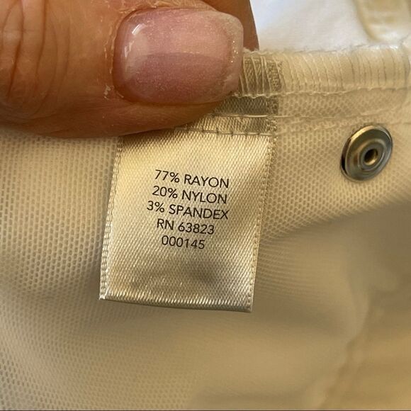 Christopher & Banks Signature Slimming White‎ Pull On Capris - Size 8 - Picture 5 of 9